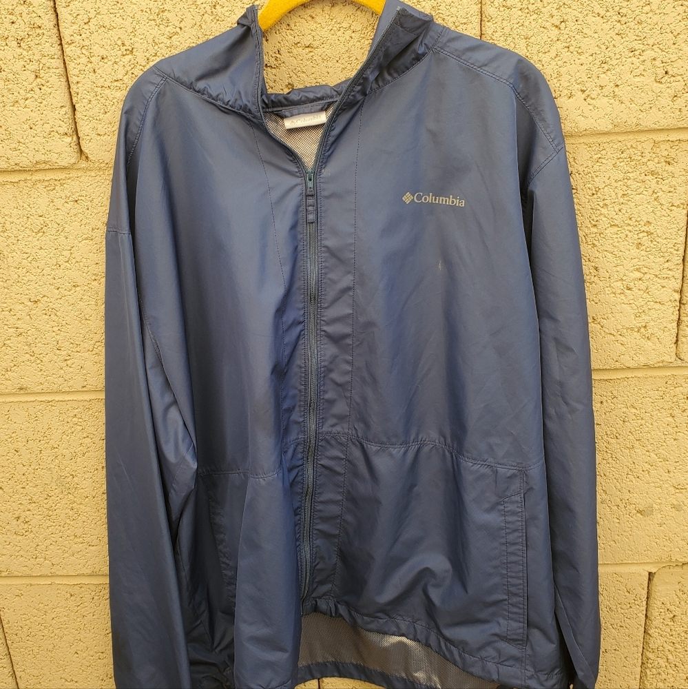 Columbia Men's Offats Bay EXS Omni-Wick Light Hooded Omni Heat Windbreaker.